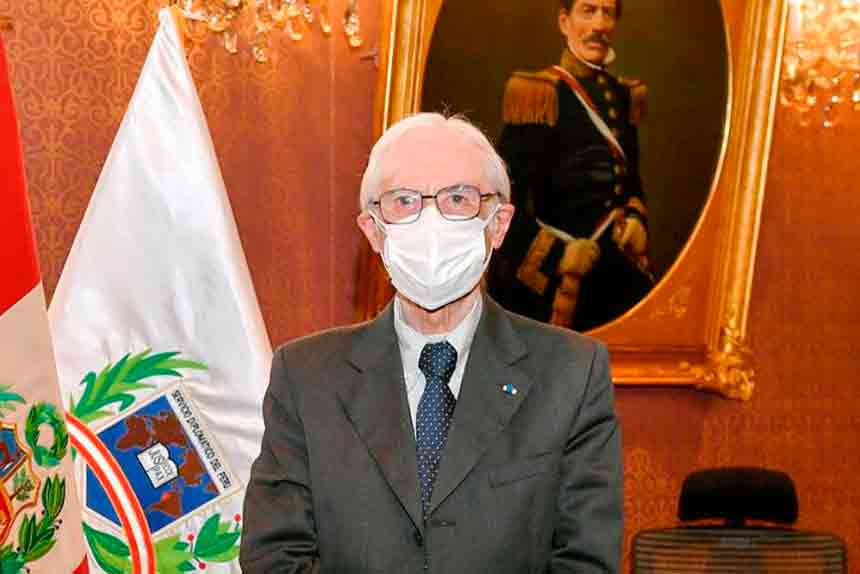 Presidente Castillo acepta renuncia de Héctor Béjar