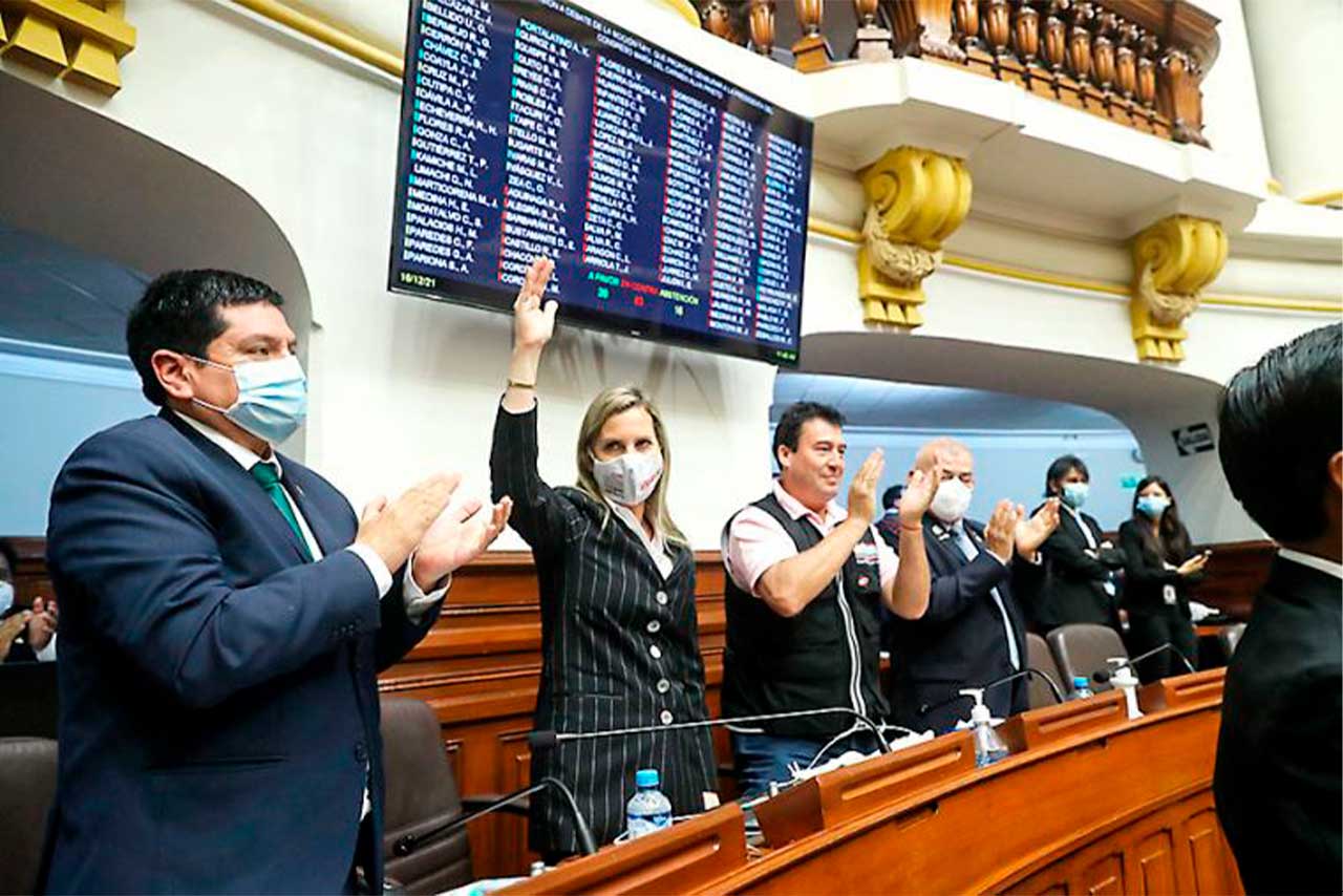 Pleno rechaza admitir a debate moción de censura contra María del Carmen Alva