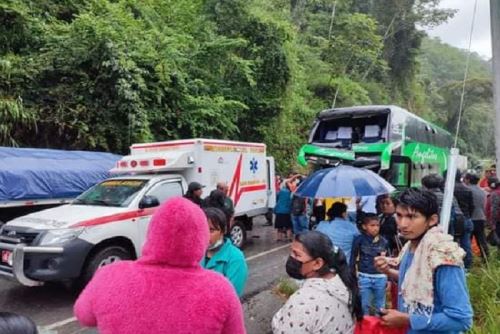 Junín: Un muerto y más de 20 heridos deja choque entre ómnibus y un camión