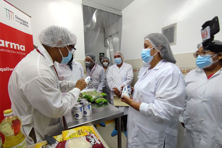 Ministra Dina Boluarte supervisa calidad de los alimentos que distribuye Qali Warma