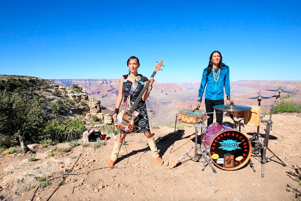 La embajada anuncia la llegada de banda Navajo estadounidense Sihasin para celebrar el aniversario de la independencia de los EE.UU.