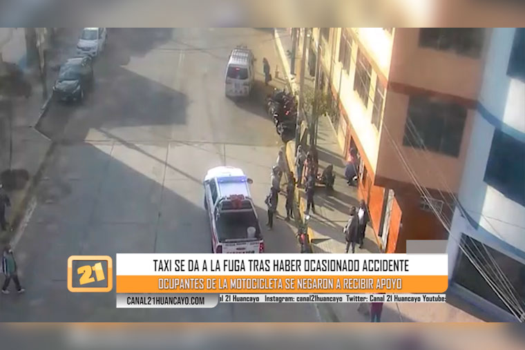 Huancayo: Taxi choca contra una motocicleta y fuga del lugar | VIDEO