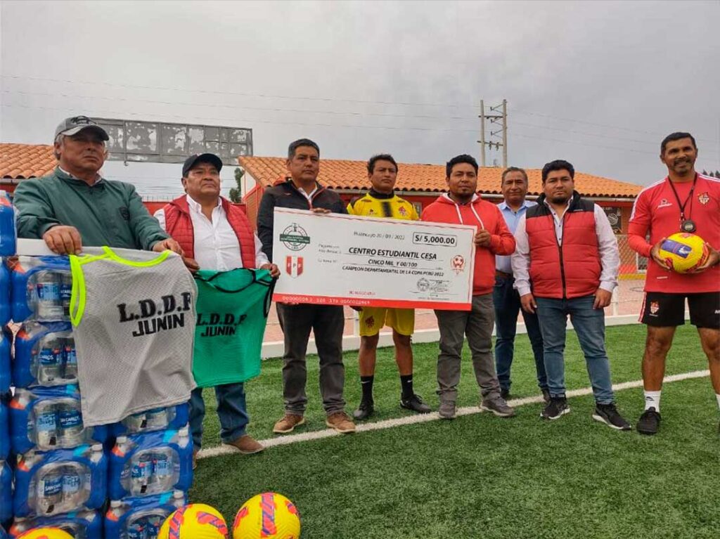 La Liga Departamental de fùtbol de Junìn premiò al C.E.S.A y a Defensor Concepciòn