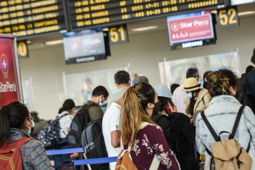 ¿Tiene algún costo adicional transferir o endosar pasajes a terceros?