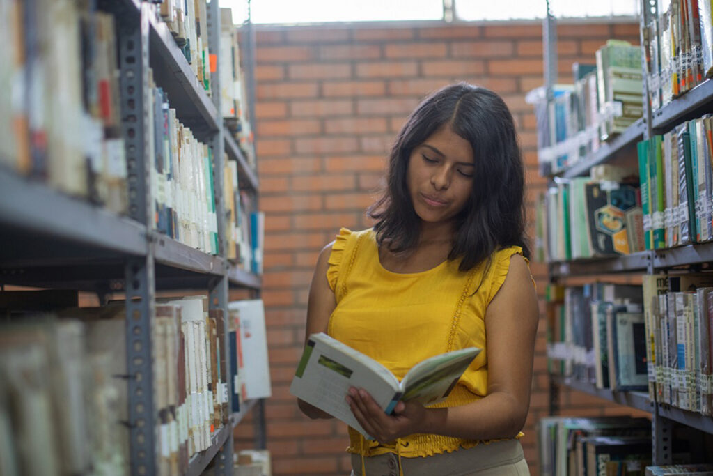 Gobierno de los Estados Unidos lanza becas para cursos dirigidas a docentes y profesionales peruanos