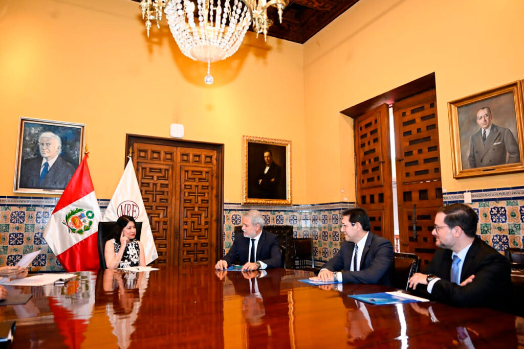 Adex destaca labor de RR.EE. para ayudar a recuperar la imagen del Perú