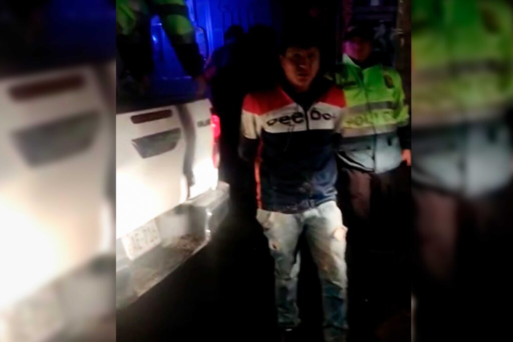 Sujeto acusado de robo de celular es conducido a la comisaría