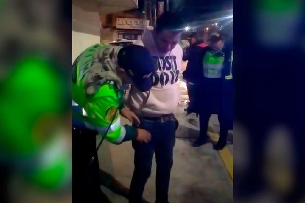 Serenos y policías intervienen a sujeto acusado de robar cartera a fémina ebria