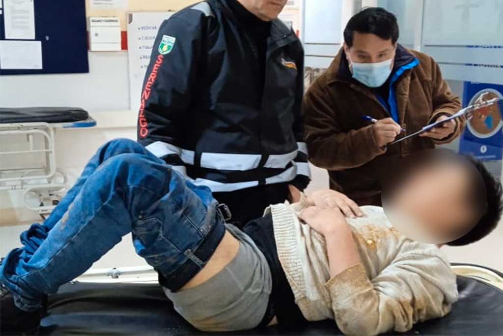 Varón habría sido golpeado y arrojado de un taxi