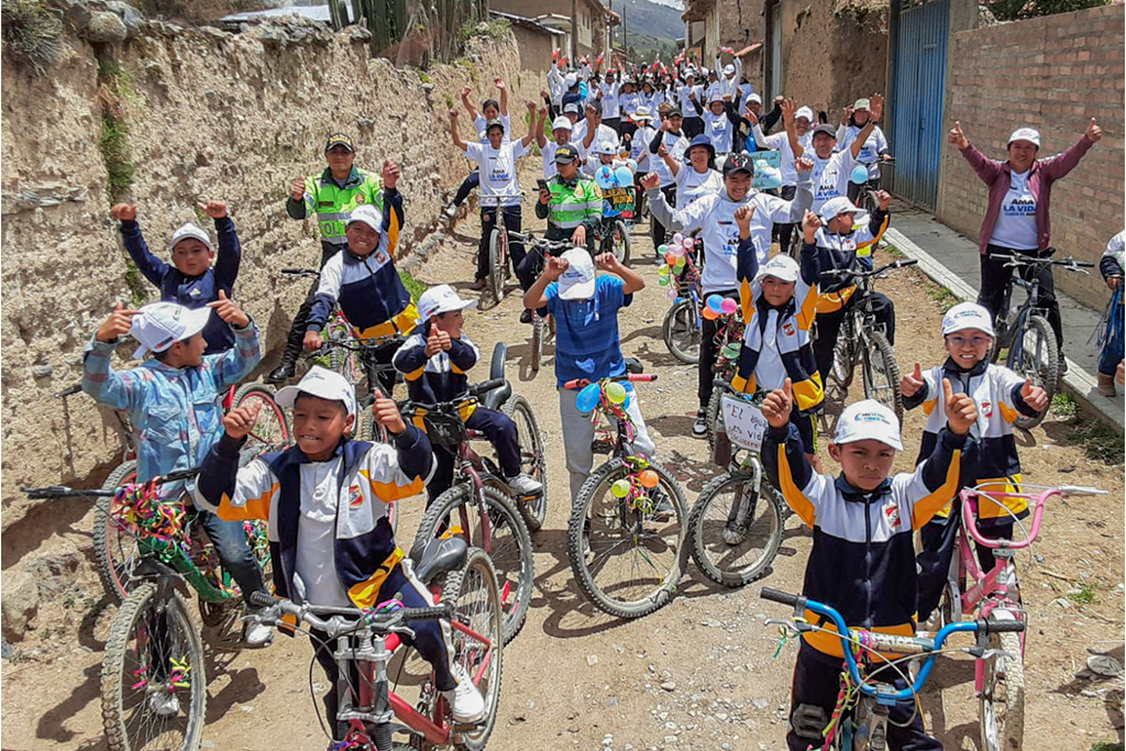 En Junín, bicicleteada sensibiliza a pobladores de Jauja con mensajes alusivos al “Día Mundial del Agua”