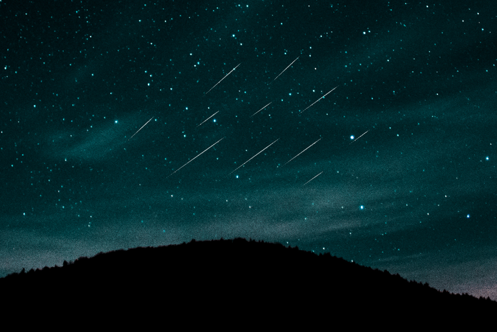 Calendario astronómico del IGP registra lluvia de meteoros “Líridas” para abril