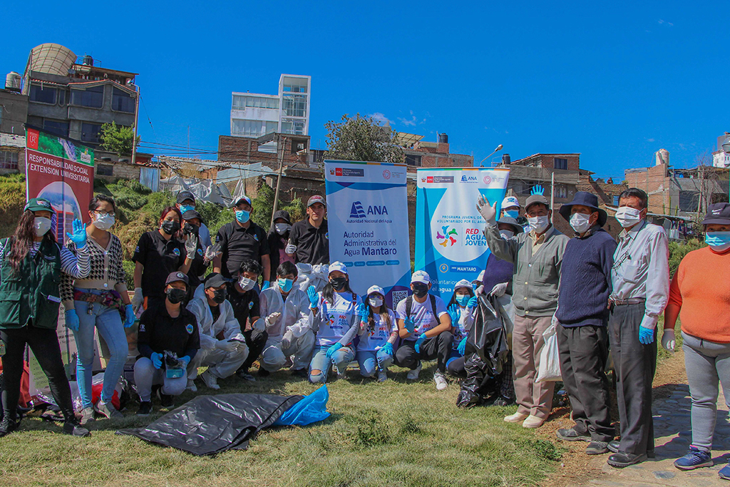 En Junín, voluntarios de Red Agua Joven recogen más de dos toneladas de residuos sólidos en jornada de limpieza del río Shullcas