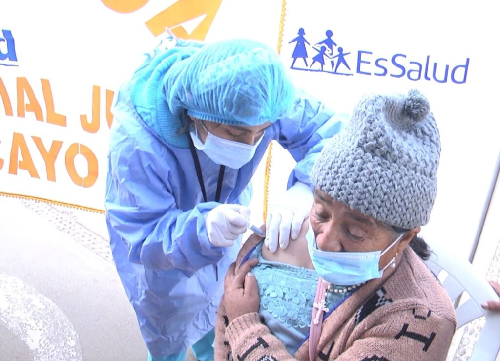 Huancayo: EsSalud realiza campaña de vacunación ante heladas y friaje