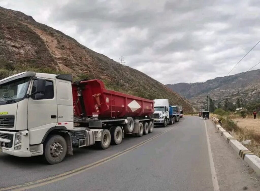 Deslizamiento de tierra afecta tránsito en vía que conecta Huancavelica, Ayacucho y Junín