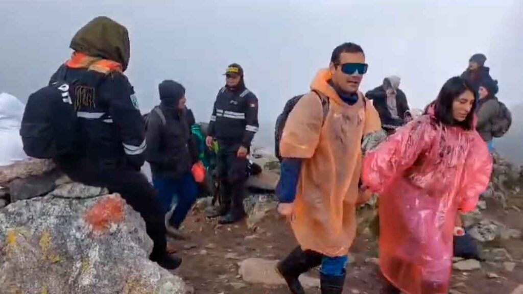 Guardianes en las Alturas: Equipo de Rescate de Serenazgo de Huancayo Brinda Apoyo Vital en el Nevado de Huaytapallana