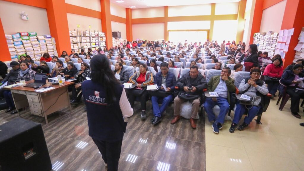 ONPE impulsa asistencia técnica para la elección de APAFAS en la región Junín