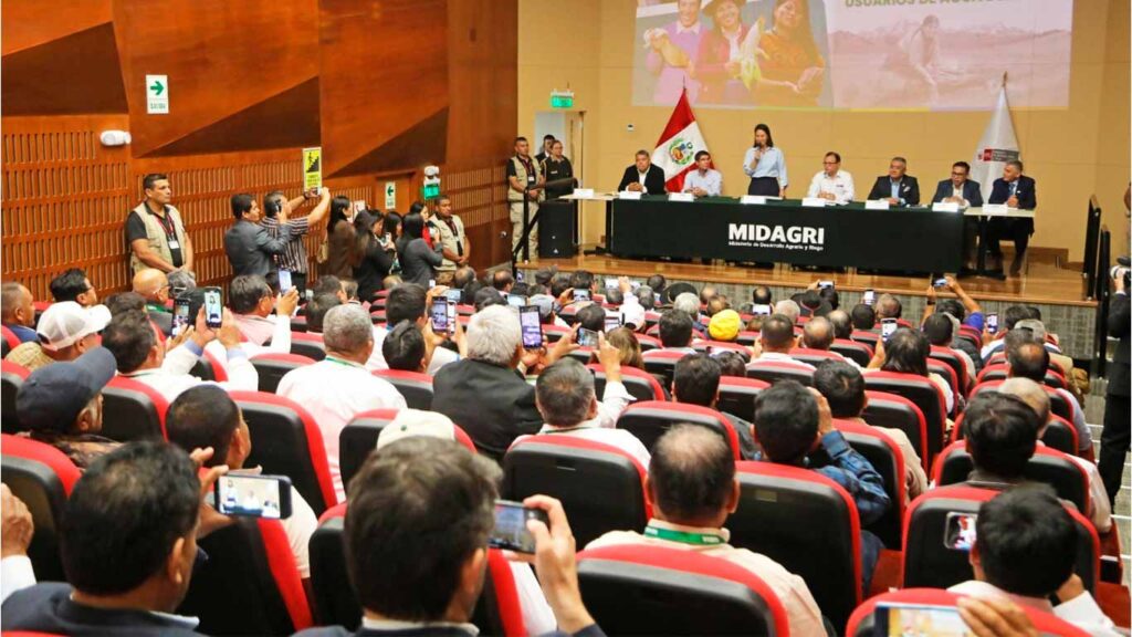 Gobierno anuncia S/800 millones para fortalecer acciones frente a El Niño
